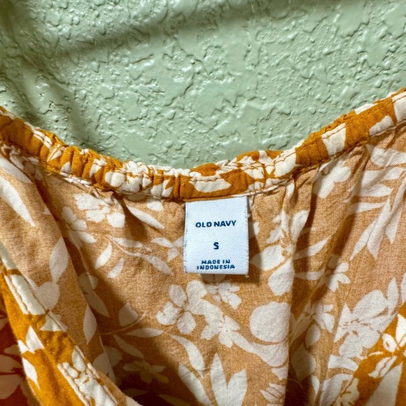 Old Navy Orange and White Floral Tank Top - Picture 3 of 4
